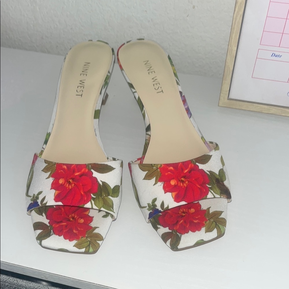 Nine West Women's Red Floral kitten heels - Picture 2 of 3